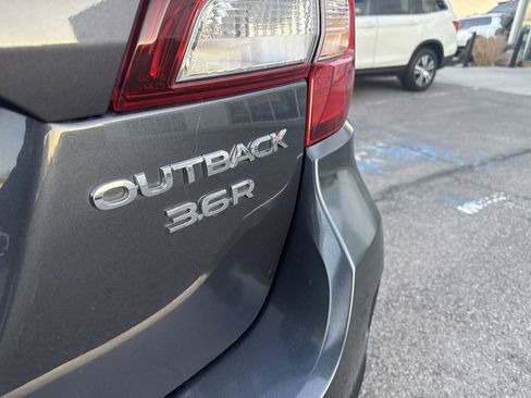 Used 2017 Subaru Outback 3.6R Limited image 19