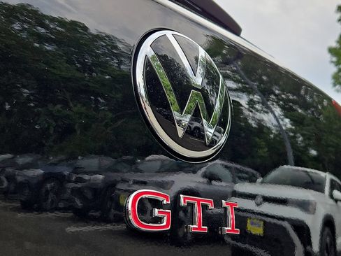 Certified 2025 Volkswagen GTI SE FWD image 34