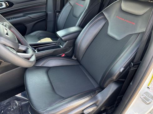 Used 2025 Jeep Compass Trailhawk image 36