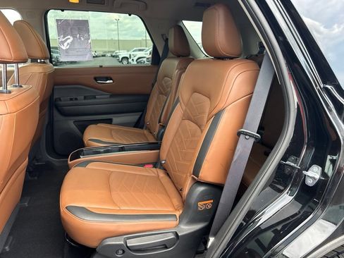 Used 2023 Nissan Pathfinder Platinum AWD/4WD image 9