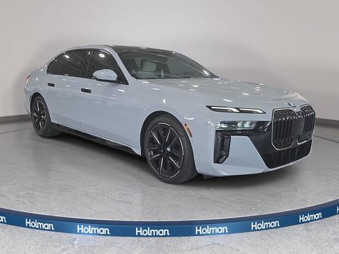 Used 2024 BMW 740i w/ Premium Package 2 RWD image 4