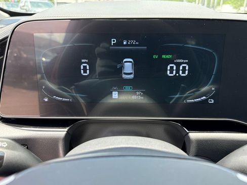 Used 2025 Kia Niro EX FWD image 26