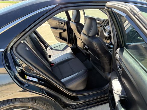 Used 2017 Toyota Camry SE image 12