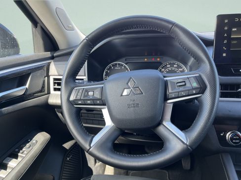 Used 2025 Mitsubishi Outlander SE AWD/4WD image 26
