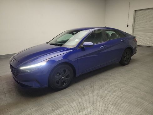 Used 2023 Hyundai Elantra SEL w/ Cargo Package FWD image 2