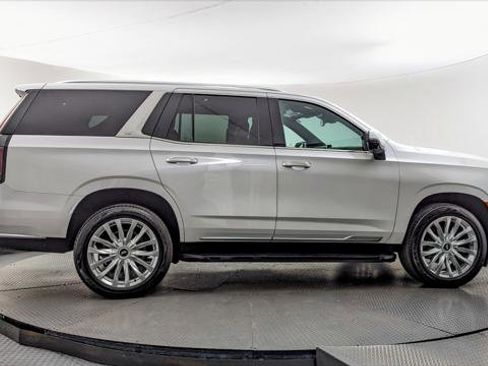 Used 2021 Cadillac Escalade Luxury RWD image 9
