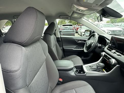 Used 2025 Toyota RAV4 XLE AWD/4WD image 14