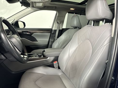 Used 2023 Toyota Highlander Platinum image 19