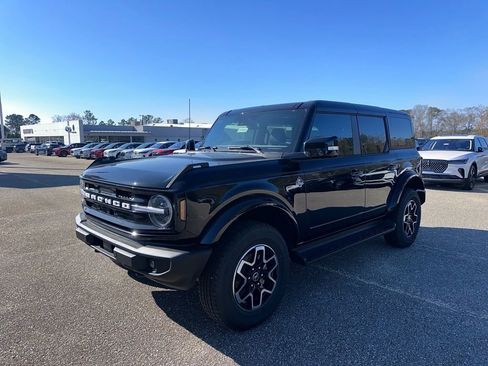 New 2025 Ford Bronco Outer Banks image 2