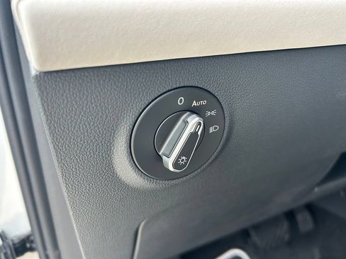 New 2026 Volkswagen Taos SE FWD image 47