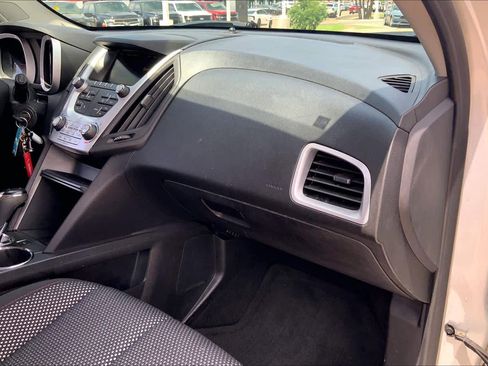 Used 2017 Chevrolet Equinox LS FWD image 19