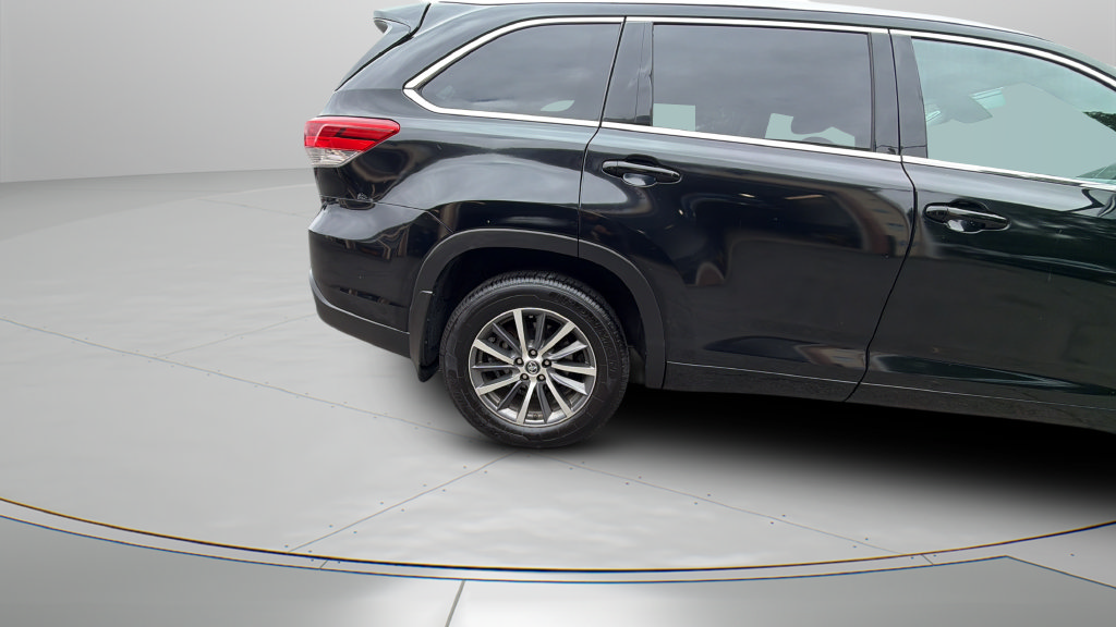 Used 2018 Toyota Highlander XLE AWD/4WD image 30