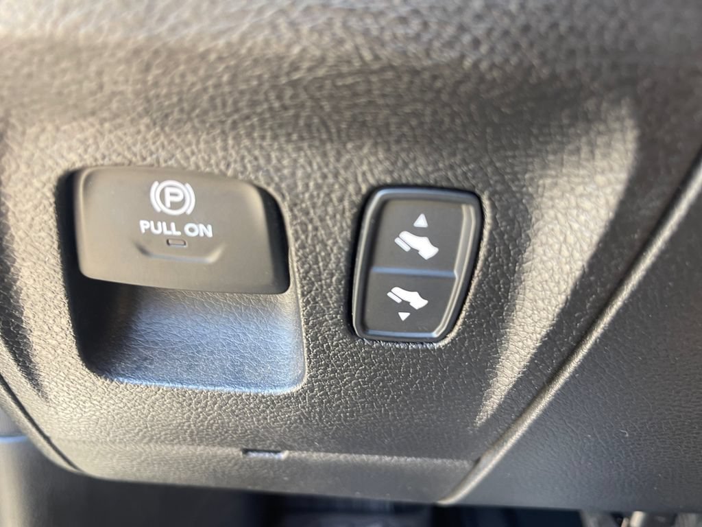 Used 2025 RAM 1500 Big Horn AWD/4WD image 16