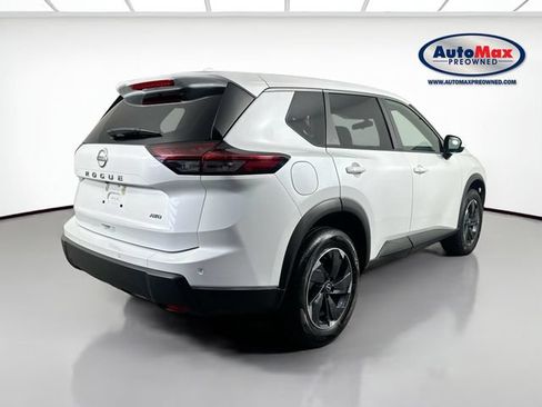 Used 2025 Nissan Rogue SV AWD/4WD image 2