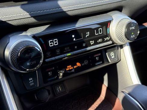 Used 2025 Toyota RAV4 Limited image 27
