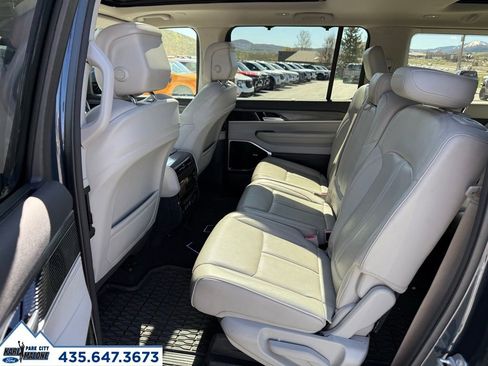 Used 2023 Jeep Wagoneer Series III w/ Premium Group I AWD/4WD image 28