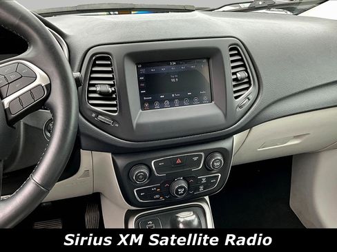 Used 2018 Jeep Compass Latitude w/ Popular Equipment Group FWD image 9