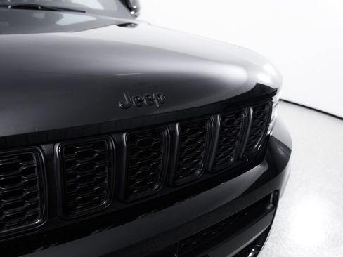 Used 2024 Jeep Grand Cherokee L Altitude AWD/4WD image 3