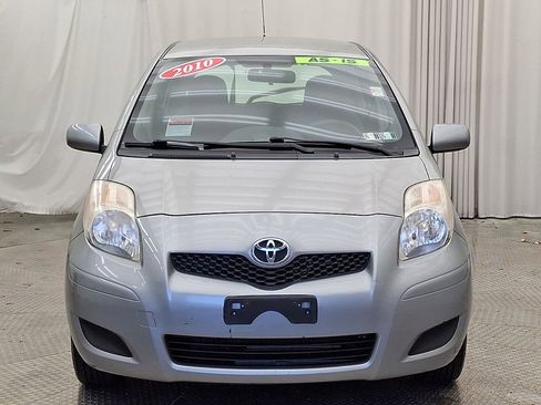 Used 2010 Toyota Yaris 4-Door Hatchback image 29