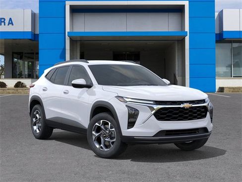 New 2026 Chevrolet Trax LT w/ Driver Confidence Package FWD image 7