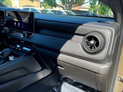 Used 2024 Chevrolet Colorado Trail Boss image 15