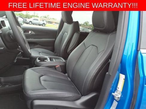 New 2027 Chrysler Pacifica Select AWD/4WD image 12