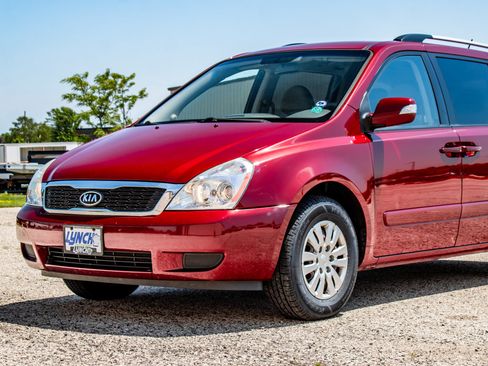 Used 2012 Kia Sedona LX FWD image 13