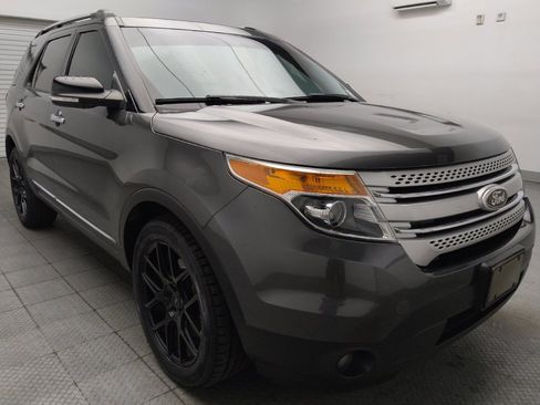 Used 2015 Ford Explorer XLT w/ Equipment Group 202A FWD image 13