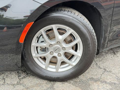 Used 2023 Chrysler Pacifica Touring-L FWD image 89