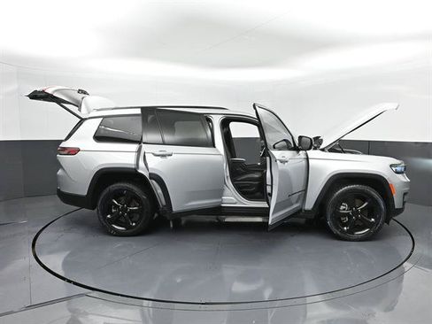 Used 2021 Jeep Grand Cherokee L Laredo RWD image 52