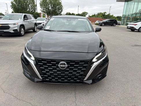 Used 2025 Nissan Altima 2.5 SV FWD image 16