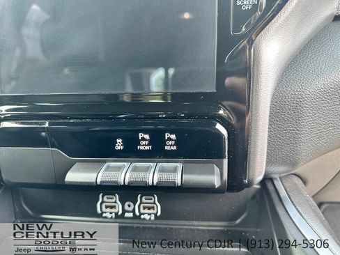 Used 2026 RAM 1500 Laramie AWD/4WD image 32