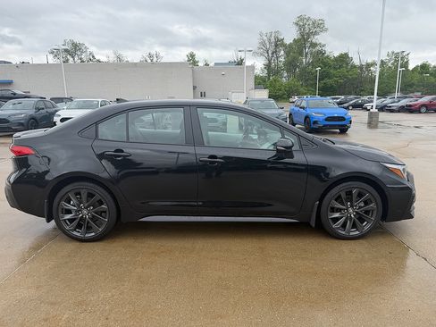 Used 2025 Toyota Corolla SE FWD image 3