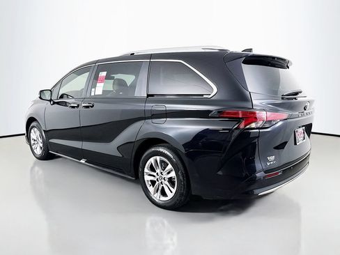 Used 2026 Toyota Sienna Limited FWD image 7