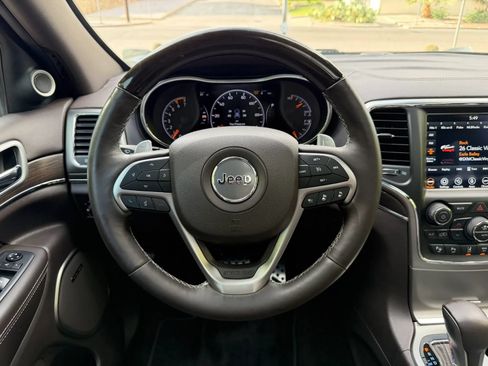 Used 2018 Jeep Grand Cherokee Overland AWD/4WD image 24