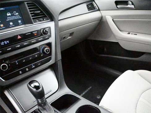 Used 2017 Hyundai Sonata Sport image 4