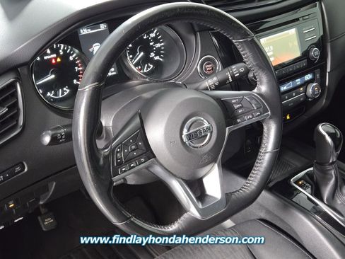 Used 2017 Nissan Rogue SV image 25