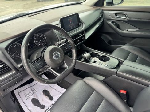 Used 2021 Nissan Rogue SV w/ Premium Package FWD image 12
