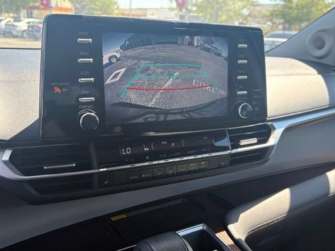 Certified 2022 Toyota Sienna XLE w/ XLE Plus Package FWD image 22
