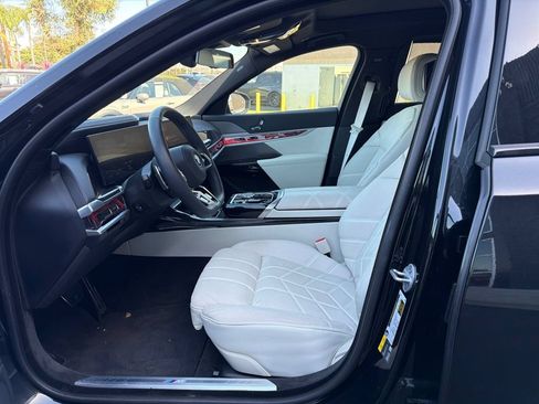 Used 2026 BMW i7 xDrive60 w/ M Sport Package RWD image 18