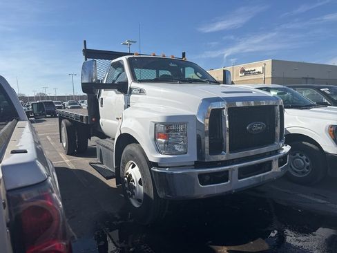 Used 2022 Ford F650 2WD Regular Cab Super Duty image 1