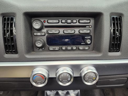 Used 2004 Chevrolet SSR w/ Preferred Equipment Group image 17