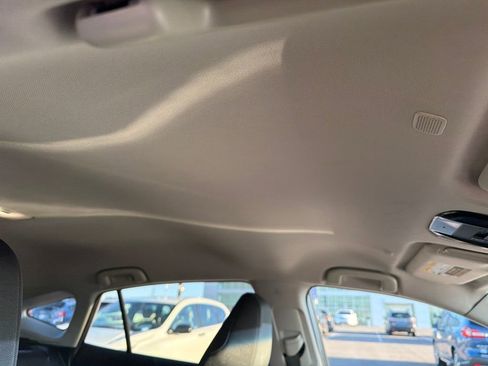 Used 2023 Toyota Venza LE image 28