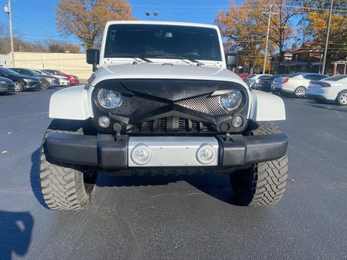 Used 2015 Jeep Wrangler Unlimited Sahara w/ Dual Top Group AWD/4WD image 2