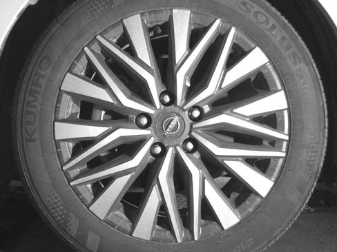 Used 2025 Nissan Altima 2.5 SV FWD image 12