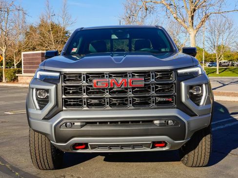 New 2026 GMC Canyon AT4 AWD/4WD image 4