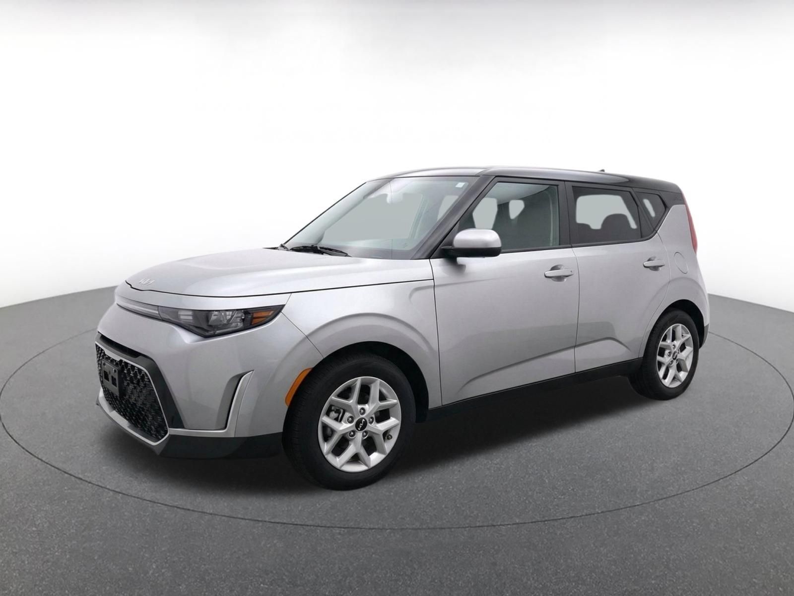 Used 2025 Kia Soul LX w/ LX Technology Package FWD image 3