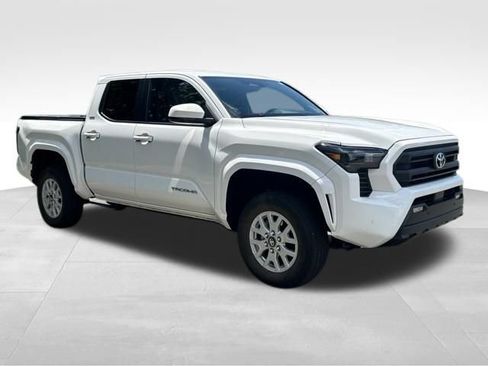Certified 2024 Toyota Tacoma SR5 AWD/4WD image 7