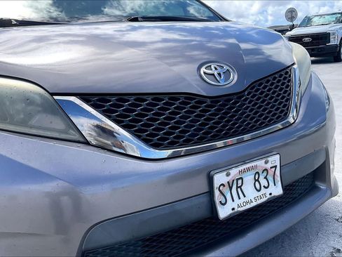 Used 2016 Toyota Sienna SE FWD image 33