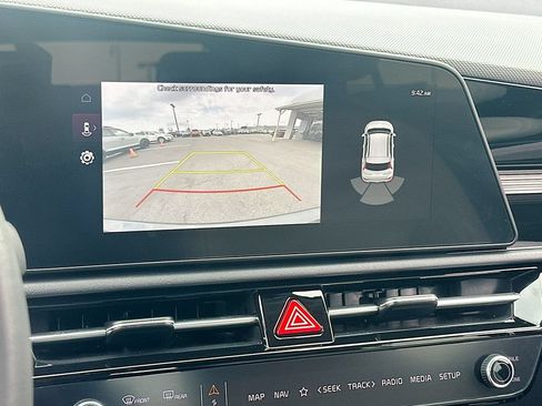 Certified 2025 Kia Niro EX Touring FWD image 14